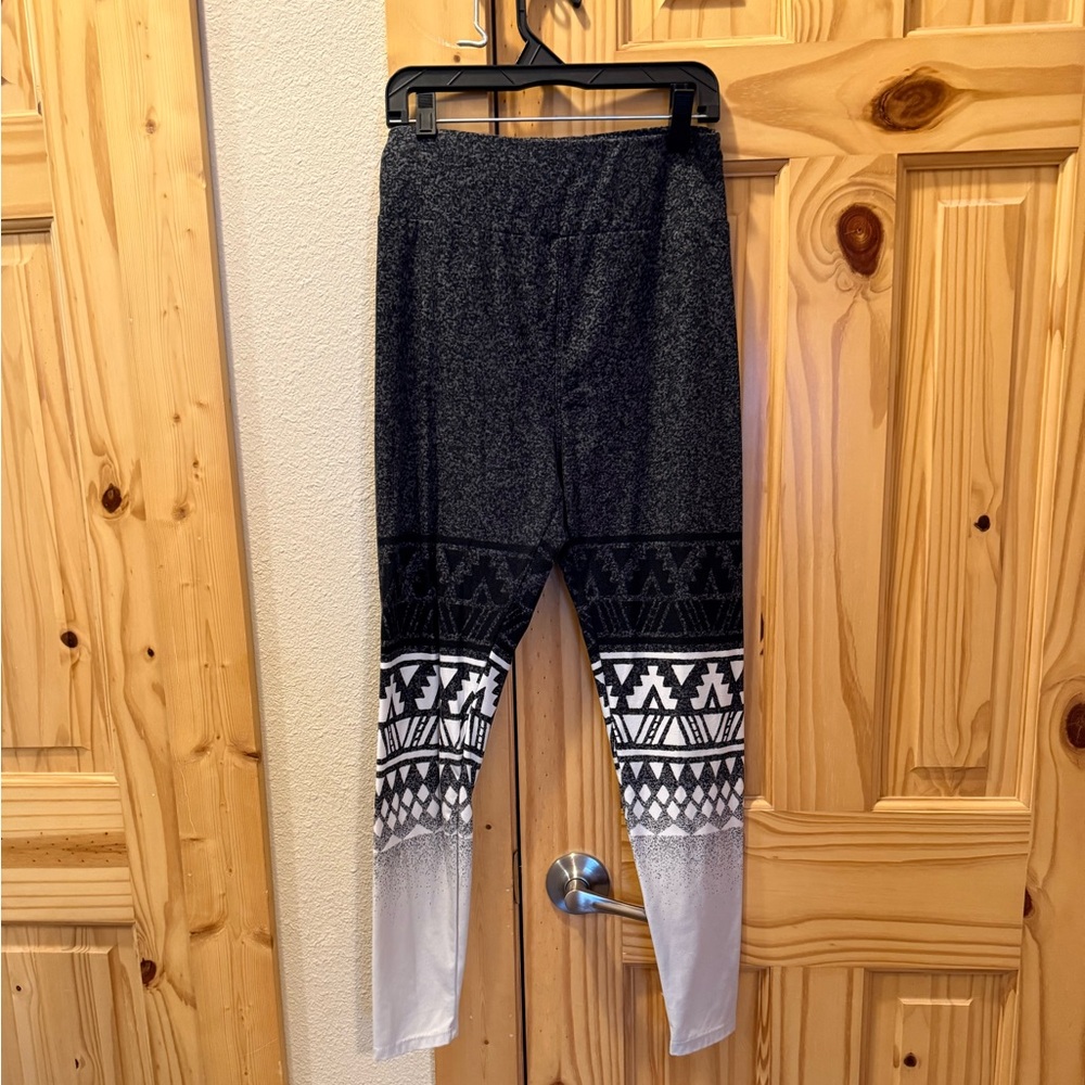 LuLaRoe Gray and White Patterned Leggings